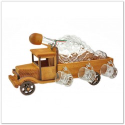 Régi teherautós pálinkás üveg és röviditalos pohár szett fa autó alakú tartóban