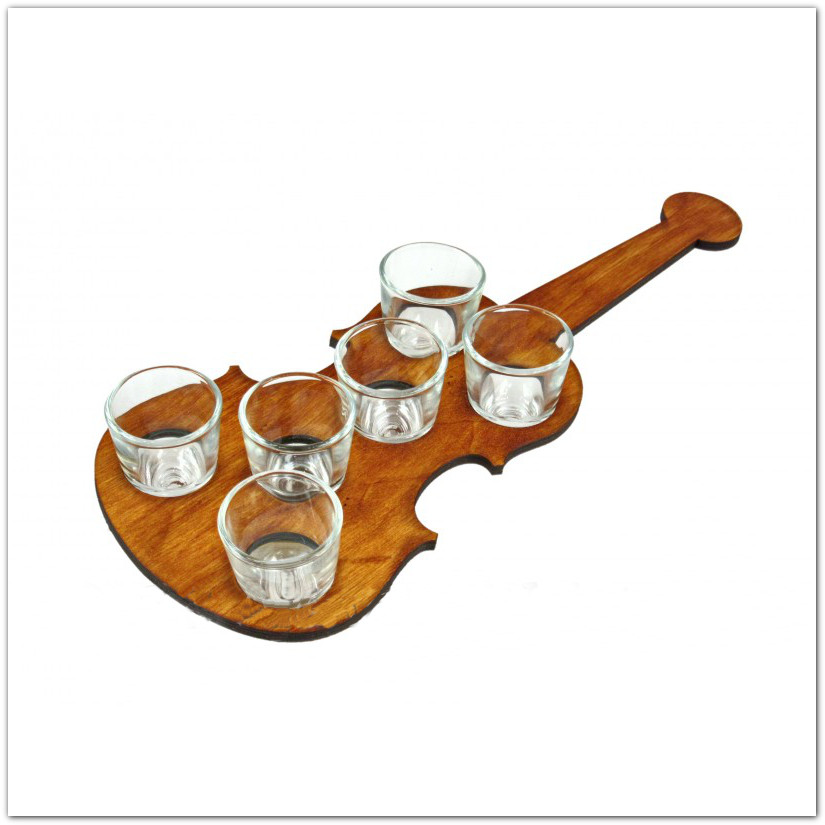 Hegedűs pálinkás-röviditalos üvegpohár szett fa tartóban (zenés ajándék)