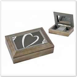 Fa ékszertartó doboz, gyűrűtartóval és tükörrel, szív mintával, világos
